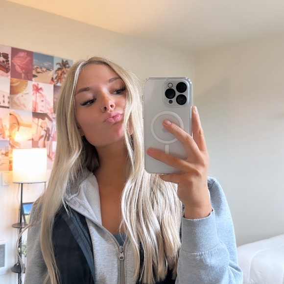 Meet your Posher, Lily - Picture 2 of 8